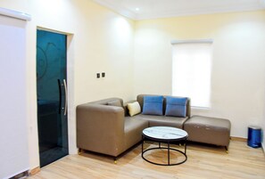 Bureau, espace de travail pour ordinateur portable, Wi-Fi gratuit