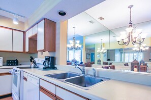 Kühlschrank, Mikrowelle, Geschirrspüler