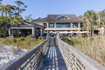 Lagoon Views & Forest Bathing in Nearby Sea Pines Forest Preserve. Community Pool & Tennis Too!