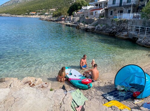 Hvar, Zarače Family house with terrace, barbecue and outdoor kitchen, 50 m from the beach