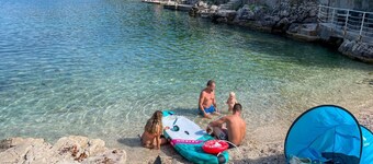 Hvar, Zarače Family house with terrace, barbecue and outdoor kitchen, 50 m from the beach