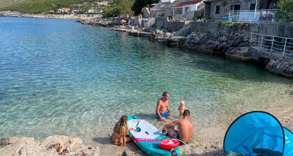 Hvar, Zarače Family house with terrace, barbecue and outdoor kitchen, 50 m from the beach