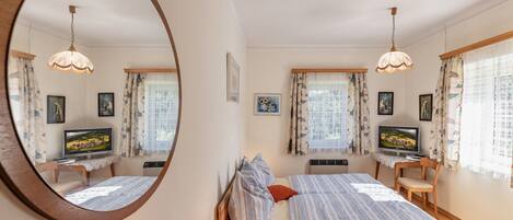 4 bedrooms, free WiFi, bed sheets