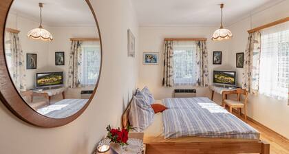 Apartment 'Unterkreuter' with Mountain View, Shared Garden and Wi-Fi