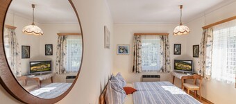 Ferienwohnung 'Unterkreuter' mit Bergblick, Gemeinschaftsgarten und Wi-Fi