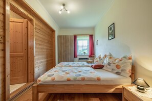 4 bedrooms, free WiFi, bed sheets