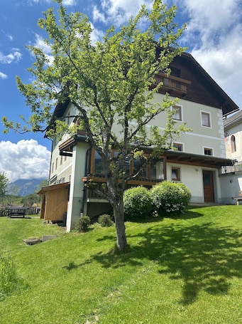 Exterior. Apartment 'Unterkreuter' with Mountain View, Shared Garden and Wi-Fi