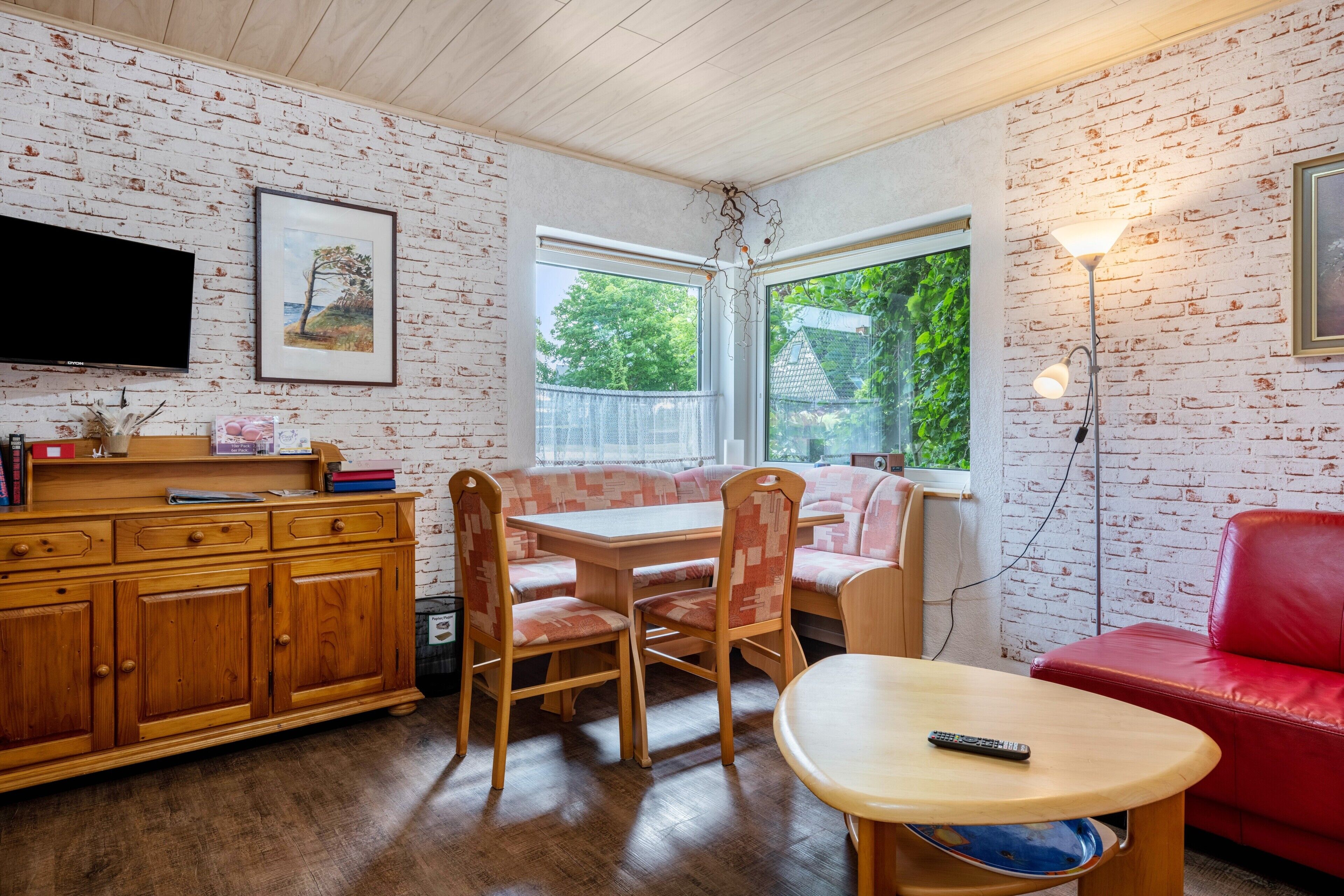 TV, ping pong, stereo