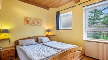 2 bedrooms, free WiFi, bed sheets