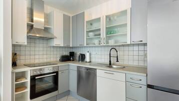 Kühlschrank, Ofen, Herdplatte, Geschirrspüler