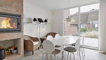 Classic House, 2 Bedrooms | Interior