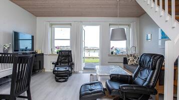 Classic Apartment, 2 Bedrooms | Interior