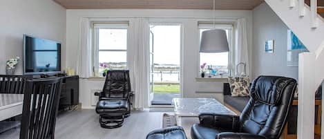 Classic Apartment, 2 Bedrooms | Interior