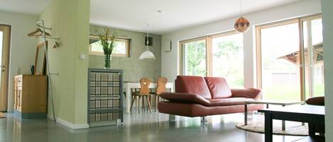 المنشأة من الداخل