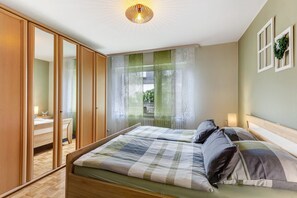 2 bedrooms, iron/ironing board, free WiFi, bed sheets