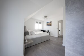 4 bedrooms, iron/ironing board, free WiFi, bed sheets