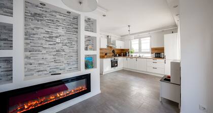 Holiday Home 'Weißes Haus, Vollausstattung' with Private Terrace, Private Garden and Wi-Fi