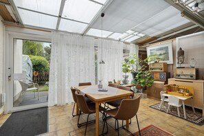 Dining - Apartment 'Ferienwohnung Ihmert' with Shared Terrace, Shared Garden and Wi-Fi (Hemer)