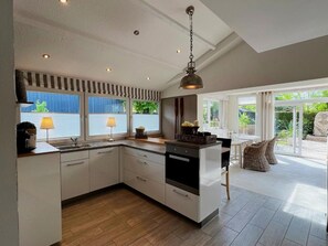 Réfrigérateur, four, plaque de cuisson, lave-vaisselle