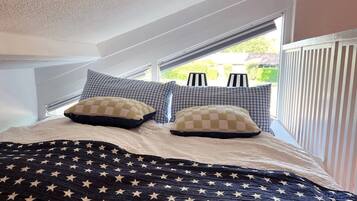 Iron/ironing board, free WiFi, bed sheets