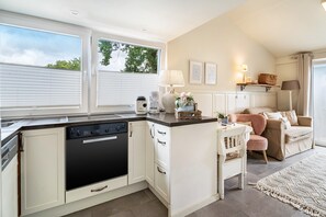 Fridge, oven, stovetop, dishwasher - Studio Malibu S by the Lake (Wettringen)