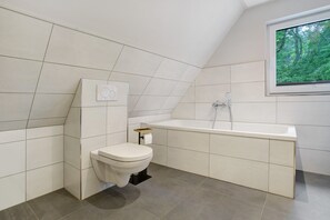 Douche, séchoir à cheveux, serviettes fournies