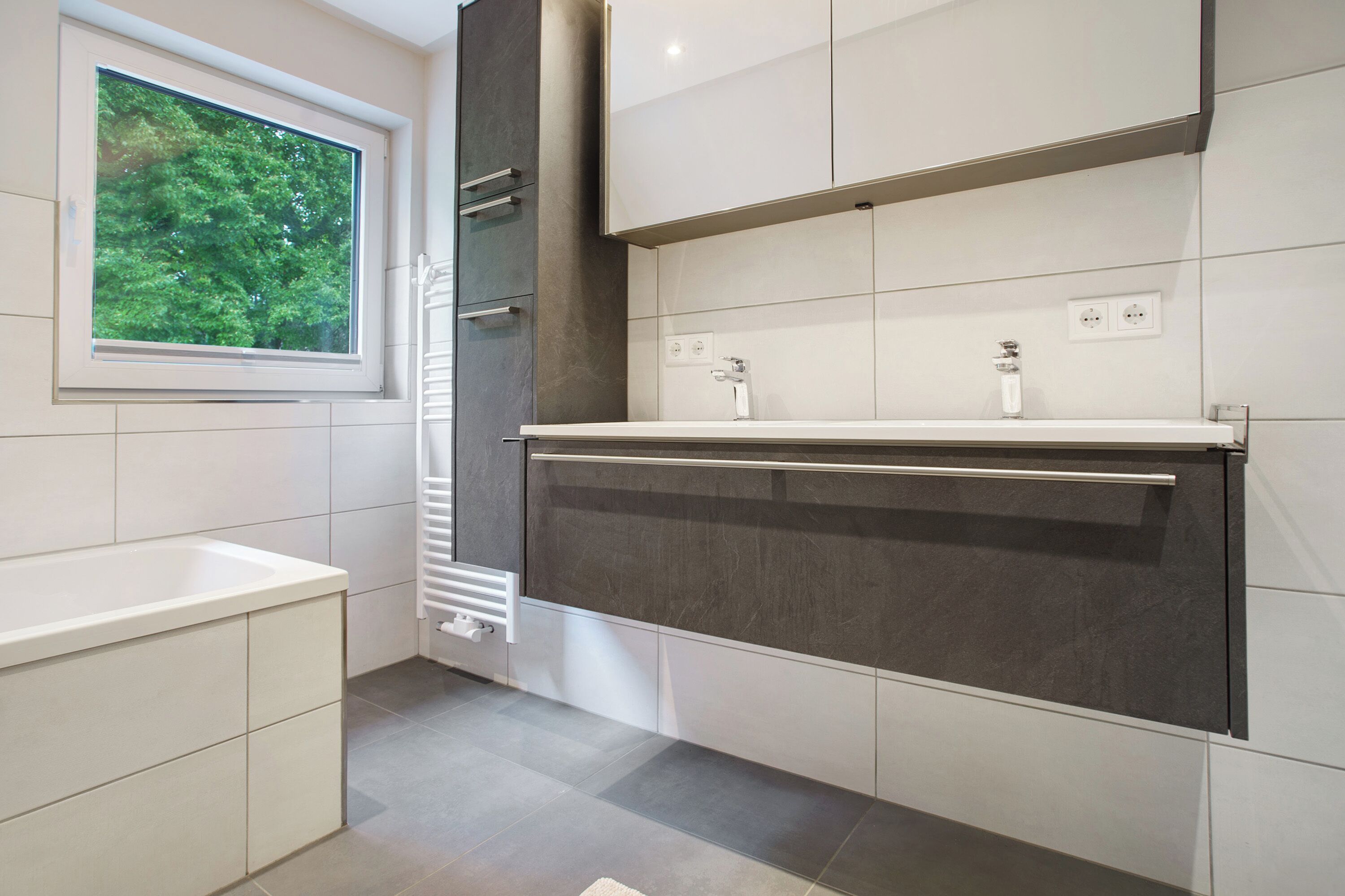 Dusche, Haartrockner, Handtücher