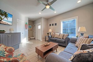 Smart TV, table football - Sleeps 19 | 2 Homes w/ Pool, Foosball+Shuffleboard | Mins to the Beach + Shops (Corpus Christi)