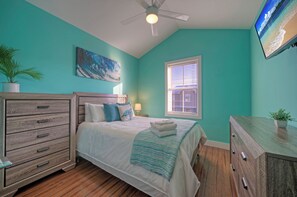 6 bedrooms, travel crib, free WiFi, bed sheets