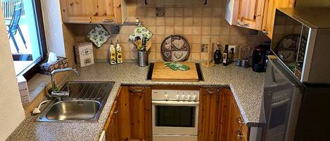 ثلاجة، ميكروويف، فرن، موقد طهي مسطح