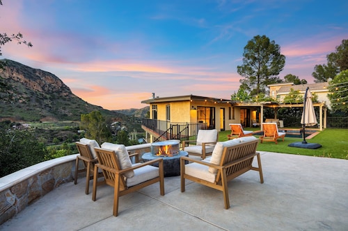 Designer Retreat w/ Pool, Firepits, Panoramic Views | The Lake House at Malibu