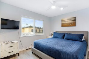 8 chambres, fer et planche à repasser, lit de bébé portatif