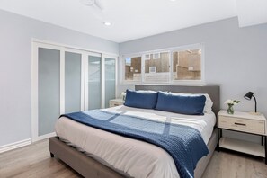 8 slaapkamers, een strijkplank/strijkijzer, reisbedje, gratis wifi