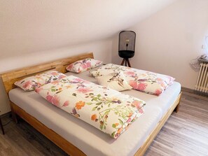 1 bedroom, free WiFi, bed sheets - Apartment 'Feldberg' with Mountain View and Wi-Fi (Bad Krozingen)