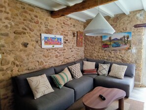 Smart-TV, Kamin, DVD-Player, Tischtennisplatte