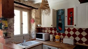 Microondas, horno, parrilla de estufa y lavavajillas