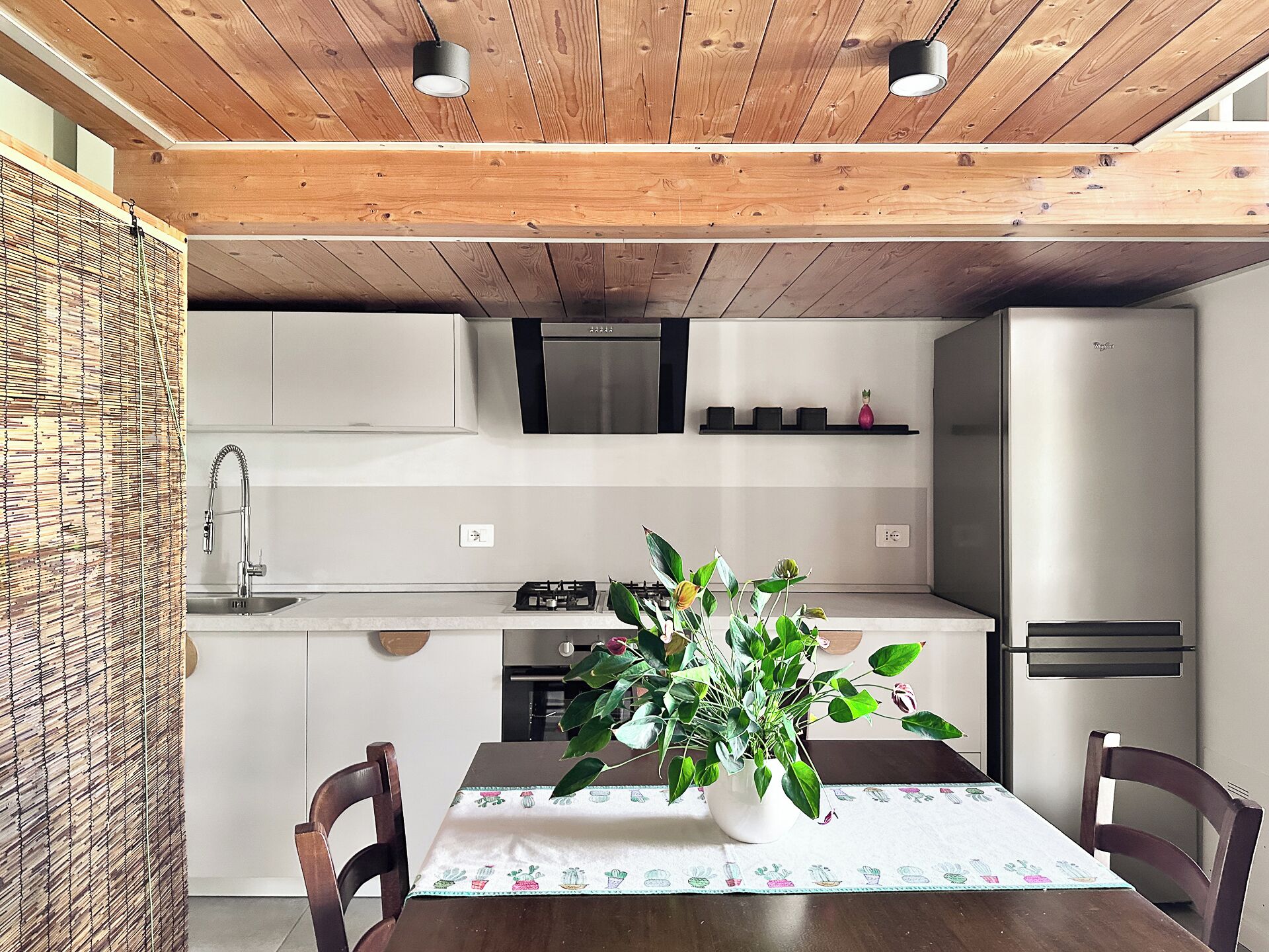 Microonde, forno, piano cottura, lavastoviglie