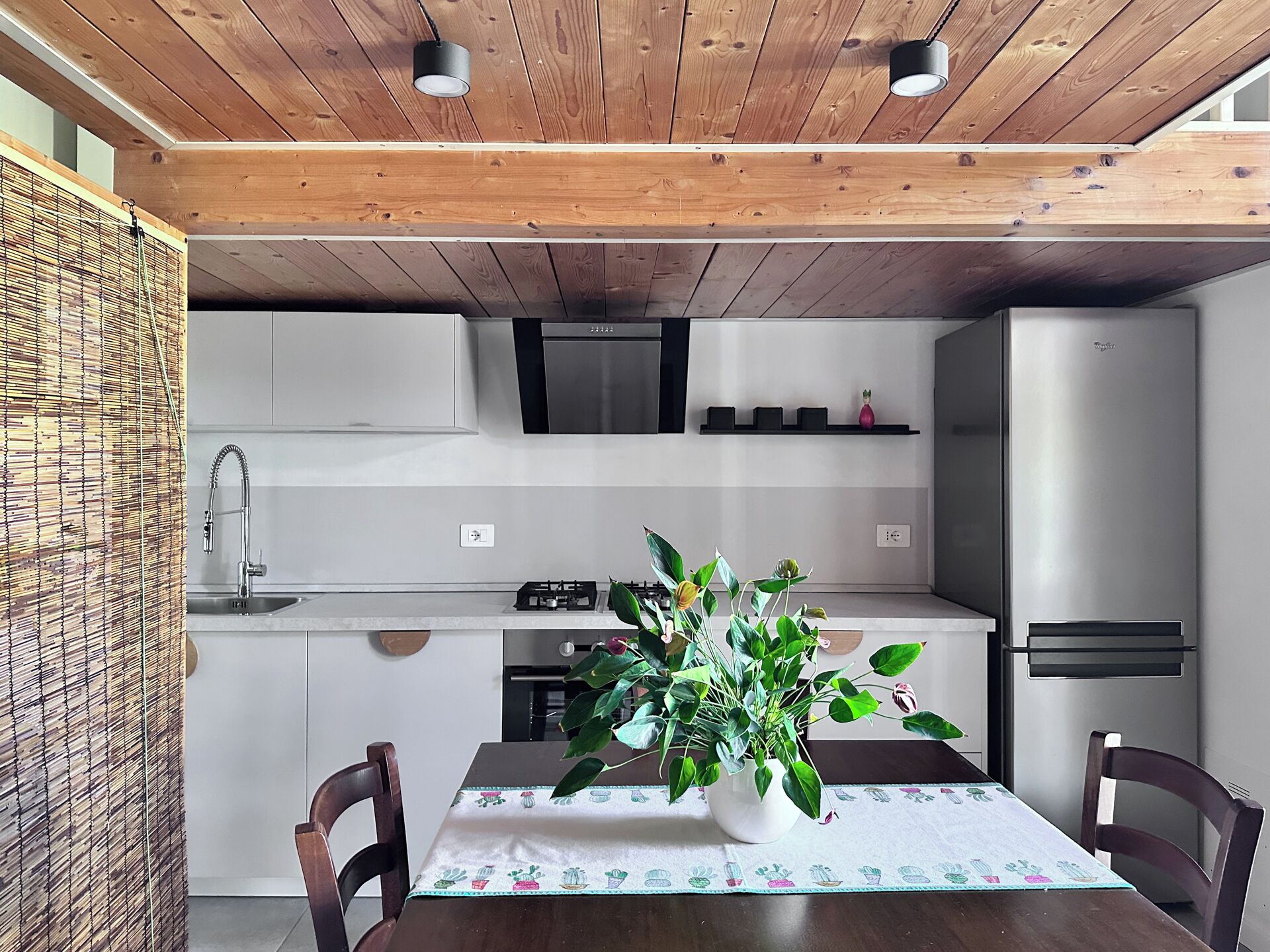 Micro-ondes, four, plaque de cuisson, lave-vaisselle