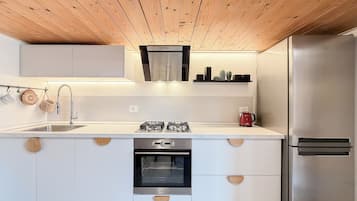 Four à micro-ondes, un four, surface de cuisson, lave-vaisselle