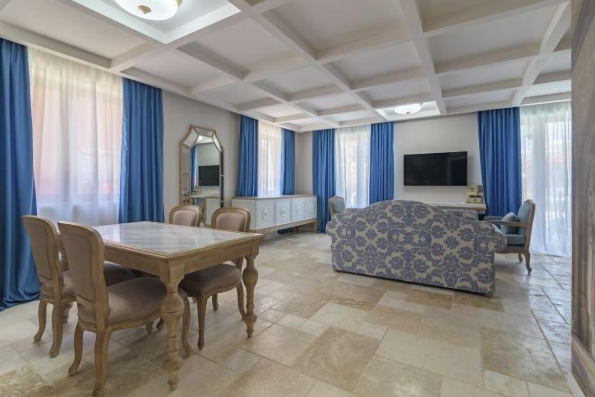 Villa Premiere (4 Adults + 1 Children)