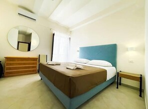 Deluxe-Doppelzimmer, Meerblick | Babybetten, Zustellbetten, kostenloses WLAN, Bettwäsche