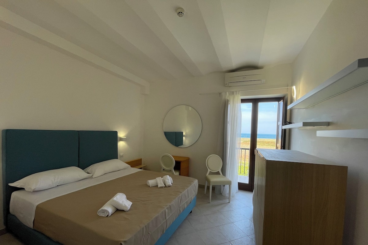Minibar, desk, free WiFi, bed sheets