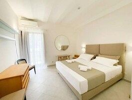 Cunas, camas plegables/adicionales, wifi gratis y ropa de cama 