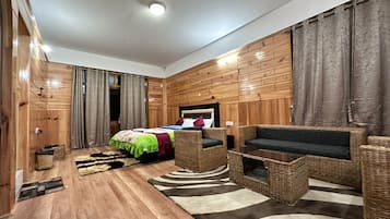 Suite | 1 bedroom, desk, laptop workspace, free WiFi