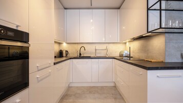 公寓 (16) | 私人厨房 | 冰箱、炉灶、电热水壶、厨具/餐具