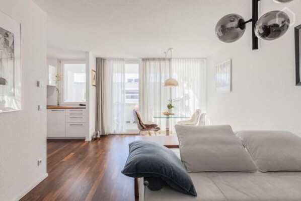 Lobby lounge - EXQUIS 2BR Luxury Apt. ROLF BENZ Parking Centre Kitchen Pick-up Service Airport (Boblingen)