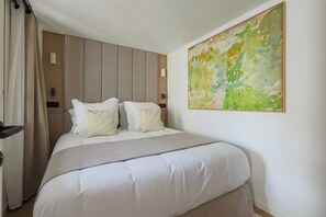 Iron/ironing board, internet, bed sheets