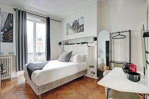 4 bedrooms, iron/ironing board, free WiFi, bed sheets