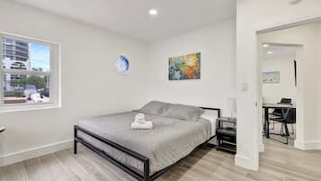 Deluxe Condo, 2 Bedrooms, Non Smoking, Patio | Egyptian cotton sheets, premium bedding, cribs/infant beds, free WiFi