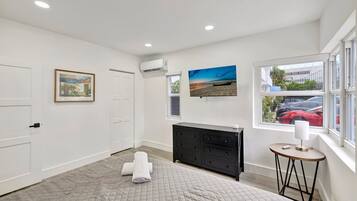 Deluxe Condo, 2 Bedrooms, Non Smoking, Patio | Egyptian cotton sheets, premium bedding, cribs/infant beds, free WiFi